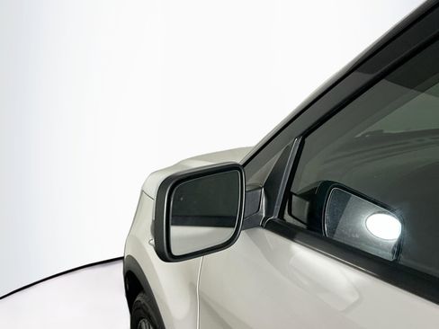 Used 2017 Ford Explorer Platinum image 16