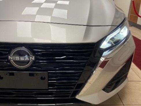 Used 2025 Nissan Altima 2.5 SV image 9