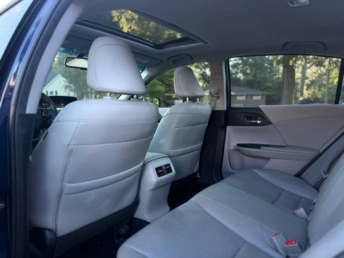 Used 2017 Honda Accord EX-L image 11