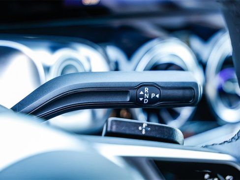 New 2025 Mercedes-Benz GLB 250 image 19