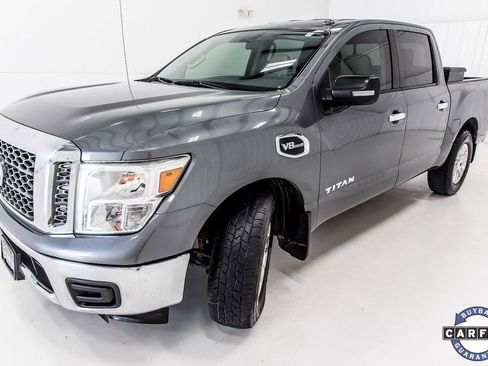 Used 2017 Nissan Titan SV image 2