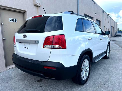 Used 2011 Kia Sorento LX w/ Convenience Pkg image 10
