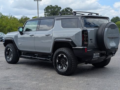 Used 2024 GMC Hummer EV 2X w/ Extreme Off-Road Package AWD/4WD image 7