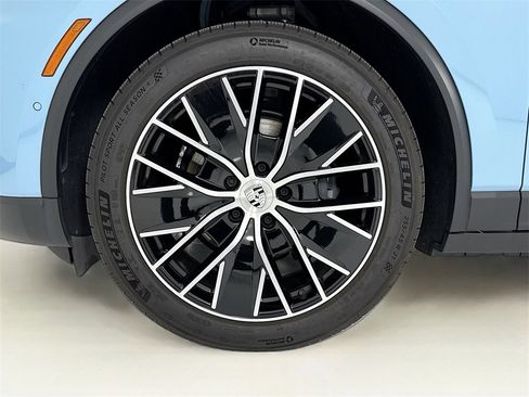 Used 2025 Porsche Macan 4 Electric image 32