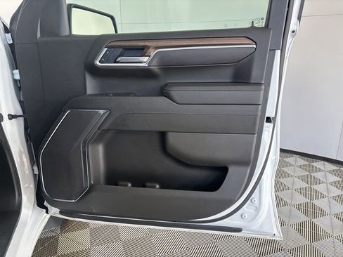 Used 2025 Chevrolet Silverado 1500 LT image 27