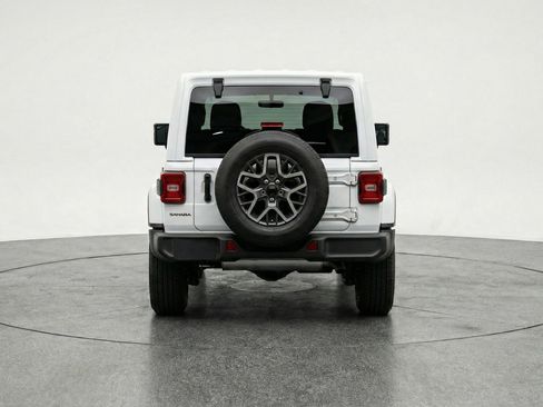 Used 2025 Jeep Wrangler Sahara image 7