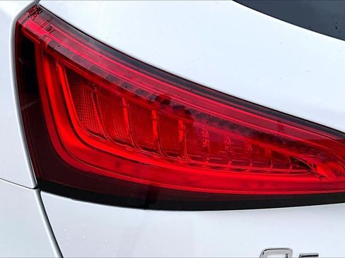 Used 2017 Audi Q5 2.0T Premium Plus w/ Technology Package AWD/4WD image 29