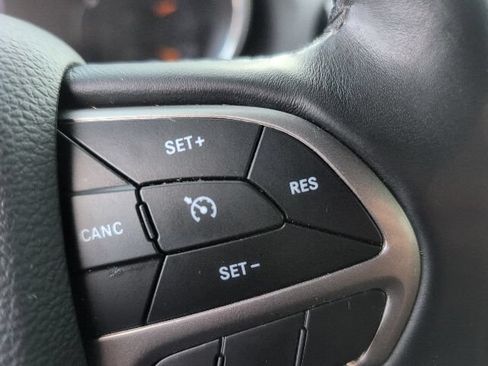 Used 2019 Jeep Grand Cherokee Altitude AWD/4WD image 21