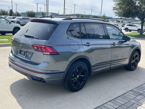 Certified 2023 Volkswagen Tiguan SE R-Line FWD image 10