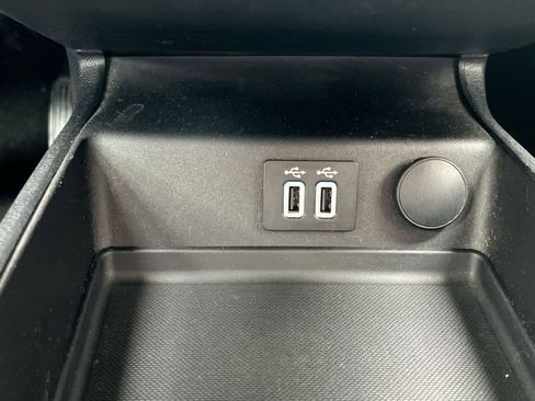 Used 2019 Ford Fusion Energi Titanium FWD image 31