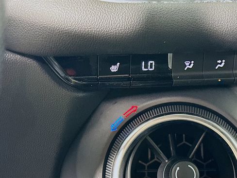 Used 2025 Chevrolet Blazer LT AWD/4WD image 28