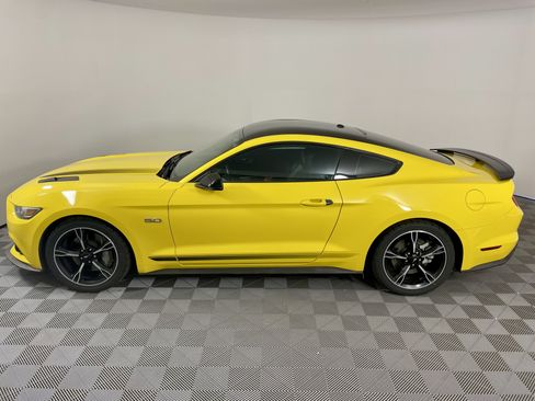Used 2017 Ford Mustang GT Premium RWD image 2
