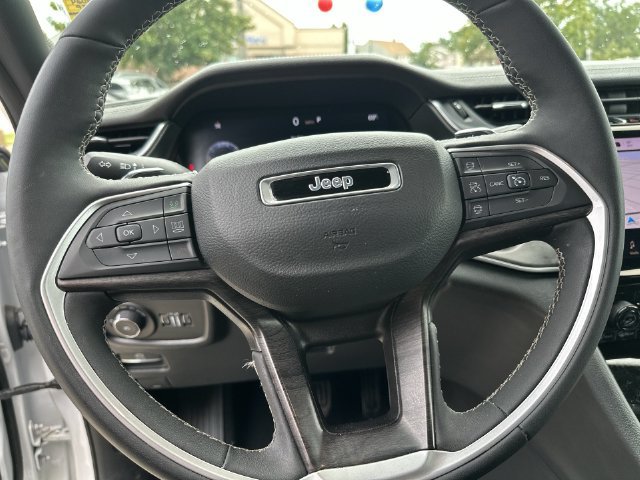Used 2024 Jeep Grand Cherokee Limited AWD/4WD image 14