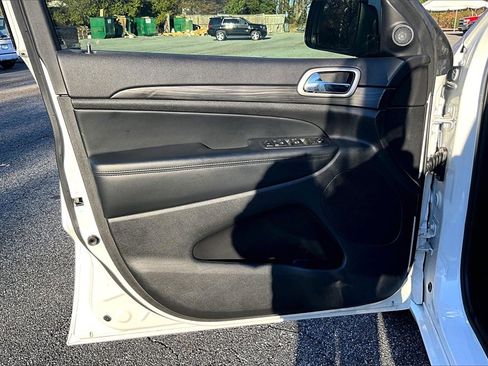 Used 2021 Jeep Grand Cherokee Laredo X image 18