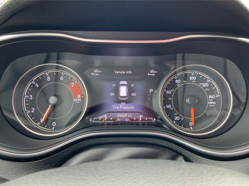 Used 2019 Jeep Cherokee Limited AWD/4WD image 15