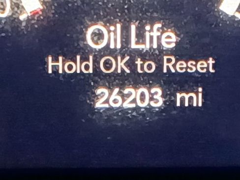 Used 2025 Chrysler Pacifica Select image 2