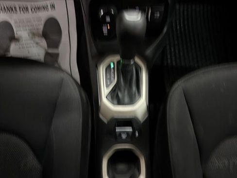 Used 2017 Jeep Renegade Latitude w/ Popular Equipment Group image 14