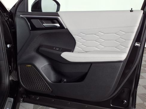 Used 2025 Mitsubishi Outlander AWD image 8