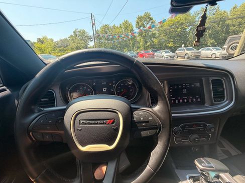 Used 2019 Dodge Charger SXT RWD image 27