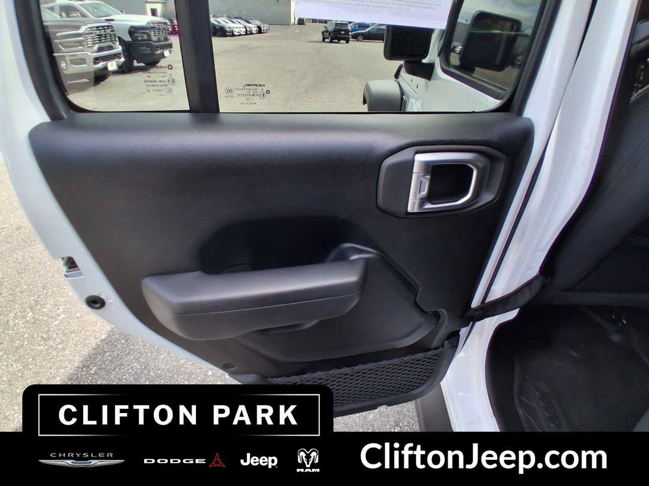 Used 2022 Jeep Wrangler Unlimited Sport AWD/4WD image 12