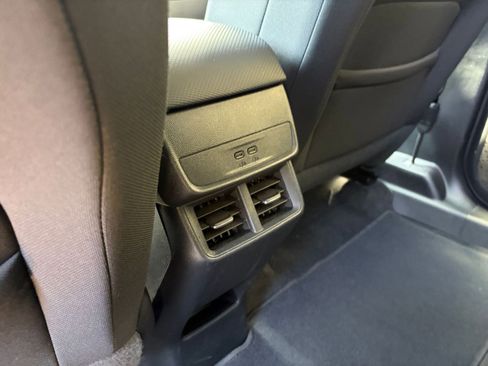 Used 2025 Chevrolet Equinox LT FWD image 23