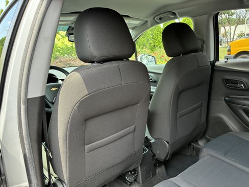 Used 2022 Chevrolet Trax LS w/ Tint and Cruise Package FWD image 14
