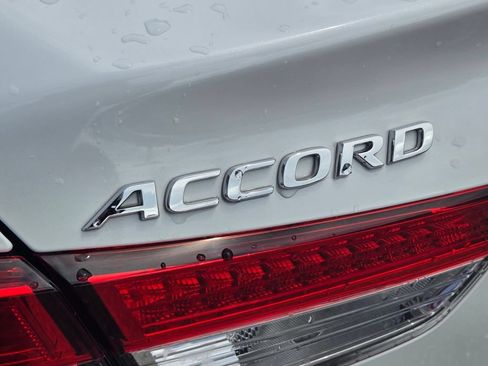 Certified 2021 Honda Accord Hybrid image 14