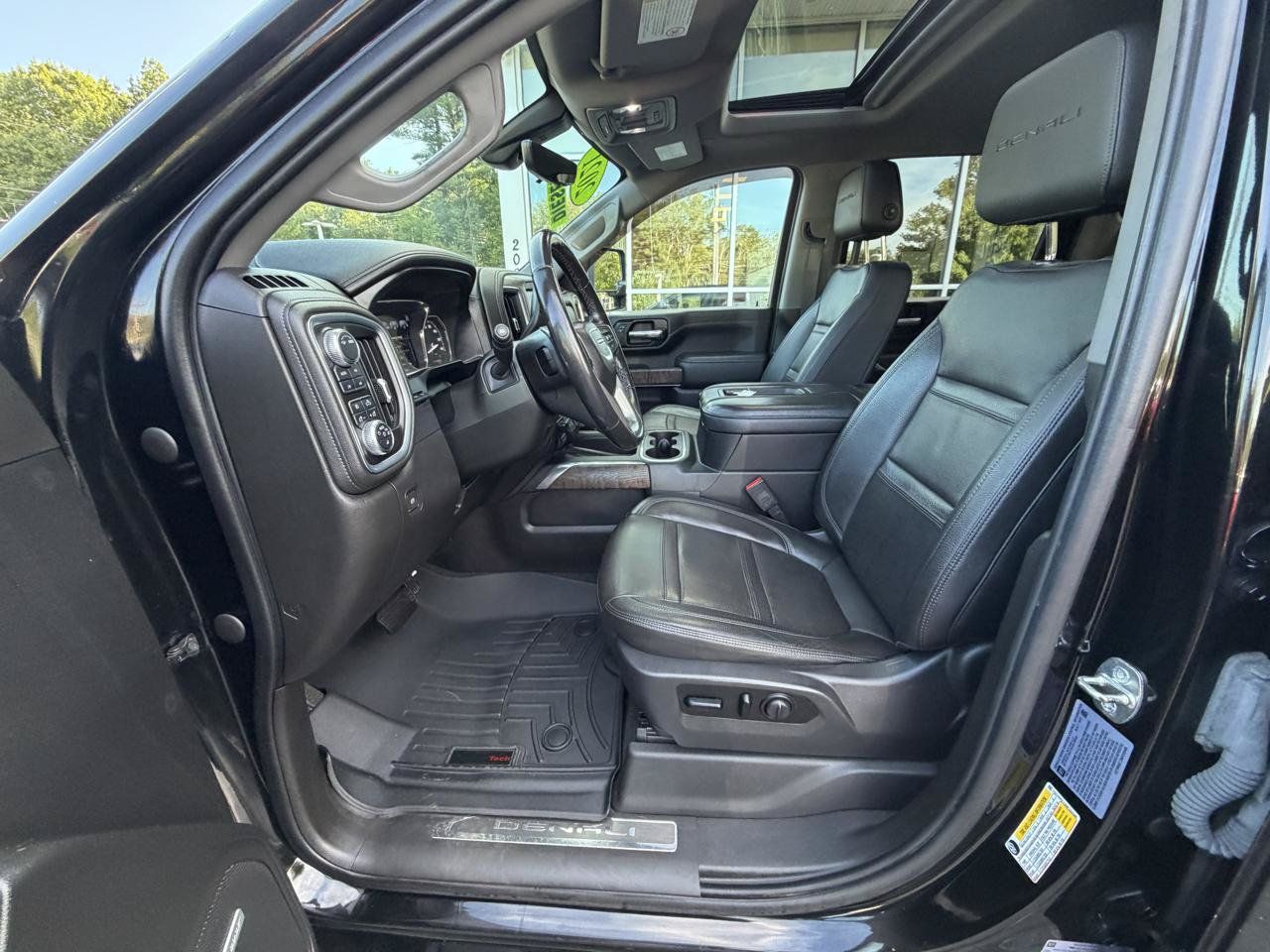 Used 2021 GMC Sierra 3500 Denali w/ Denali Ultimate Package AWD/4WD image 23
