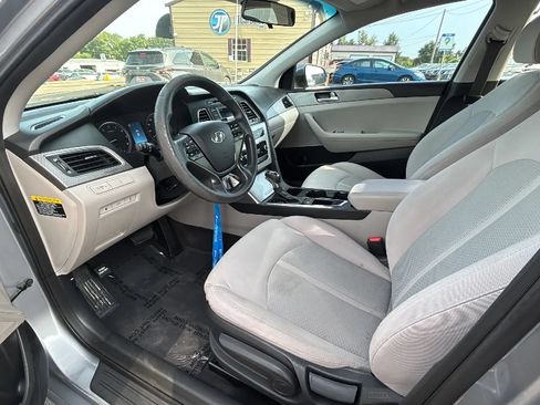 Used 2015 Hyundai Sonata SE FWD image 14