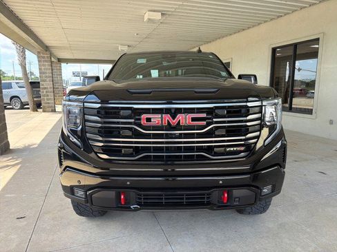 Used 2025 GMC Sierra 1500 AT4 w/ AT4 Premium Package image 9