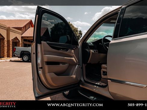 Used 2016 Cadillac Escalade Luxury AWD/4WD image 17