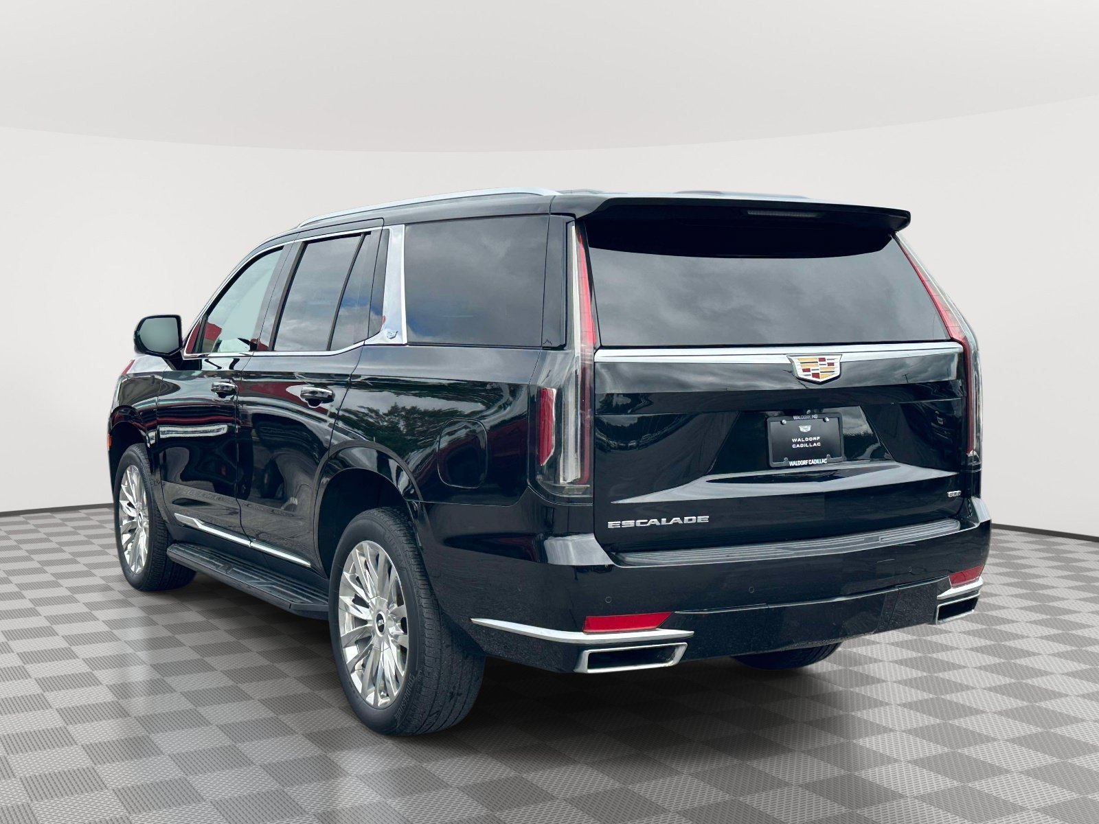 Used 2021 Cadillac Escalade Premium Luxury AWD/4WD image 4