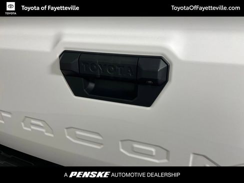 Used 2025 Toyota Tacoma SR5 w/ SR5 Upgrade Package AWD/4WD image 15