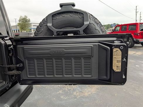 New 2025 Jeep Wrangler Rubicon 392 image 31