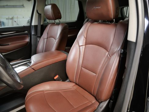Used 2019 Buick Enclave Avenir w/ Avenir Technology Package AWD/4WD image 3