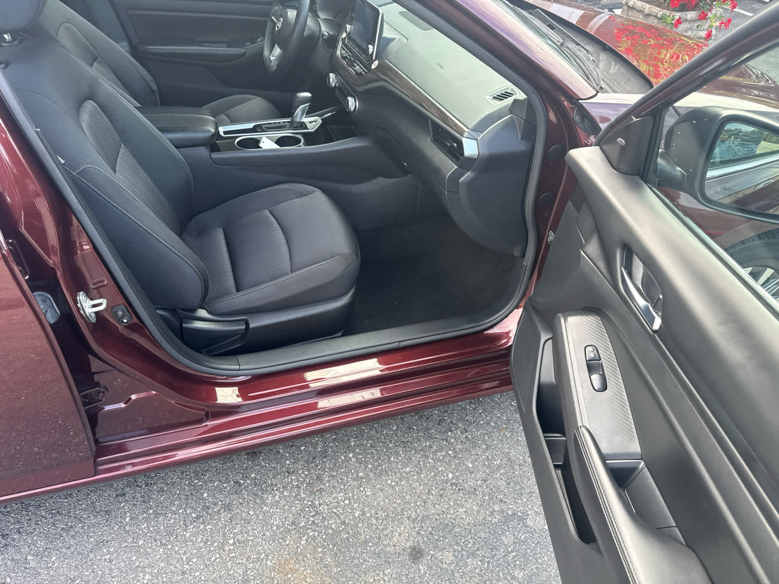 Used 2024 Nissan Altima 2.5 SV FWD image 16
