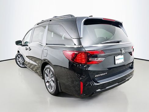 New 2026 Honda Odyssey Touring image 5