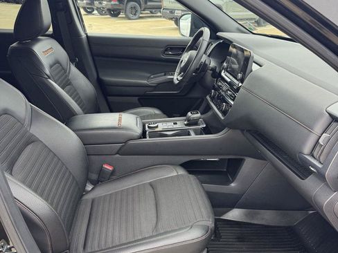 Used 2025 Nissan Pathfinder Rock Creek AWD/4WD image 17