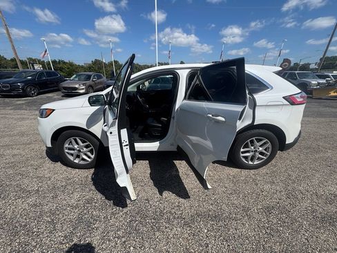 Used 2024 Ford Edge SEL w/ Convenience Package AWD/4WD image 3