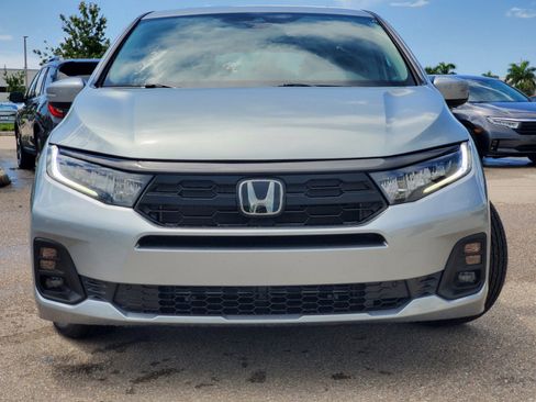 New 2026 Honda Odyssey Touring image 3