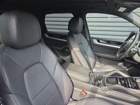 Certified 2024 Porsche Cayenne AWD/4WD image 19