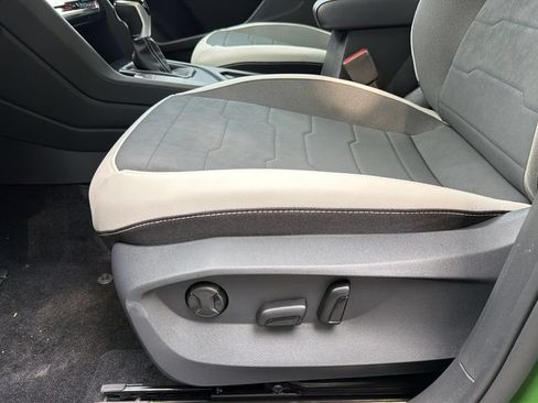 New 2026 Volkswagen Taos SE FWD image 18