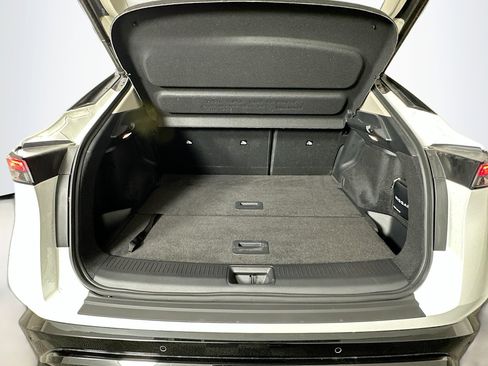 Used 2023 Nissan Ariya AWD image 30