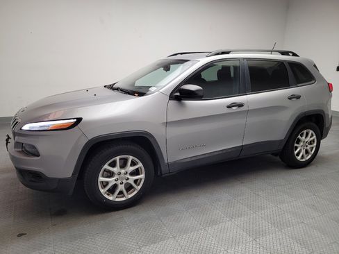 Used 2017 Jeep Cherokee Sport image 2