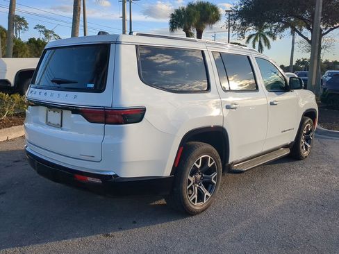 Used 2024 Jeep Wagoneer Series III image 5