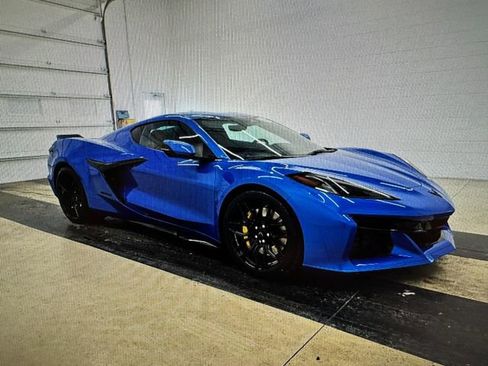 Used 2025 Chevrolet Corvette Z06 image 3