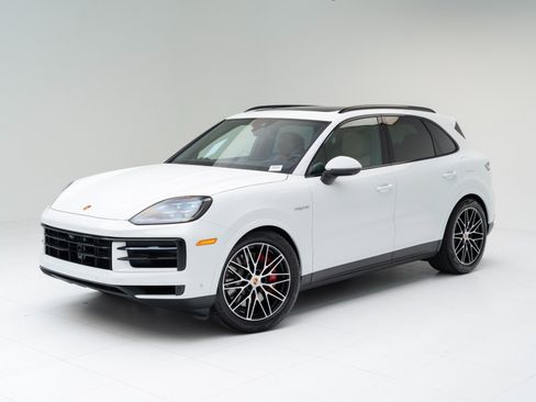 New 2026 Porsche Cayenne S image 1