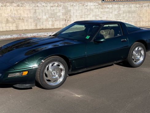 Used 1996 Chevrolet Corvette Coupe RWD image 10