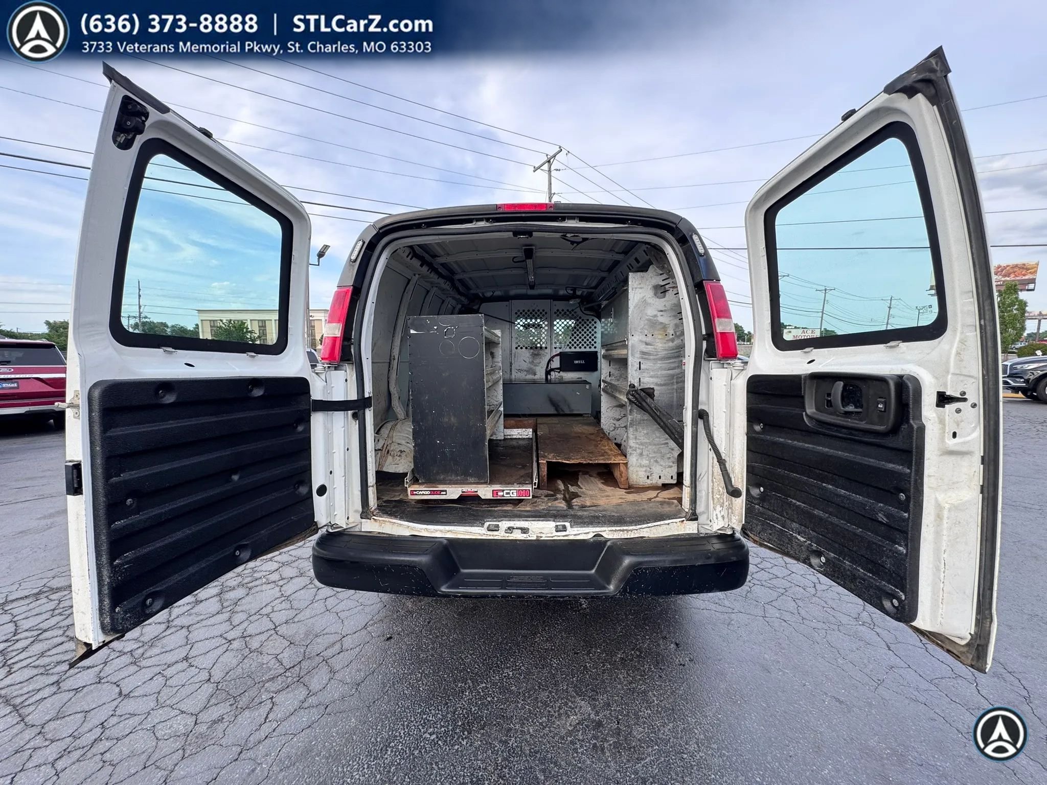 Used 2016 Chevrolet Express 2500 RWD image 11
