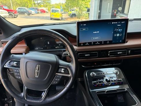 Used 2023 Lincoln Nautilus Reserve FWD image 12